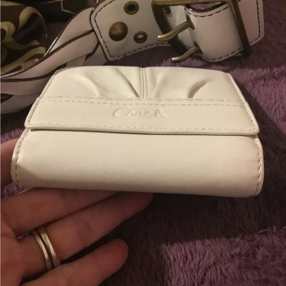 Vintage EUC White Leather Soho Pleated Leather Coach Bifold Wallet - Picture 14 of 16